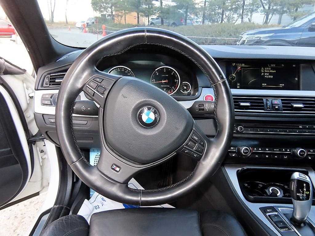 BMW 5-Series — photo 08