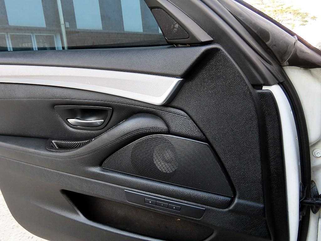BMW 5-Series — photo 12