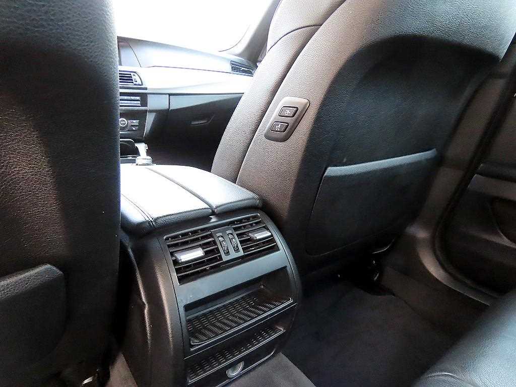 BMW 5-Series — photo 17