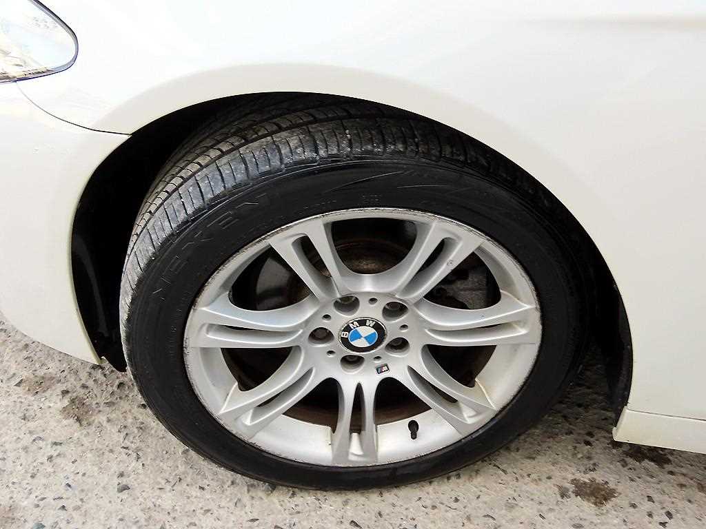 BMW 5-Series — photo 20