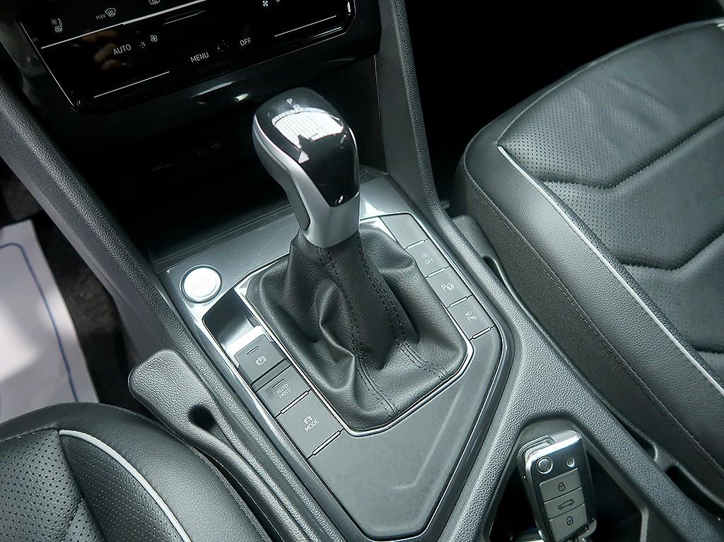 Volkswagen Tiguan — photo 10