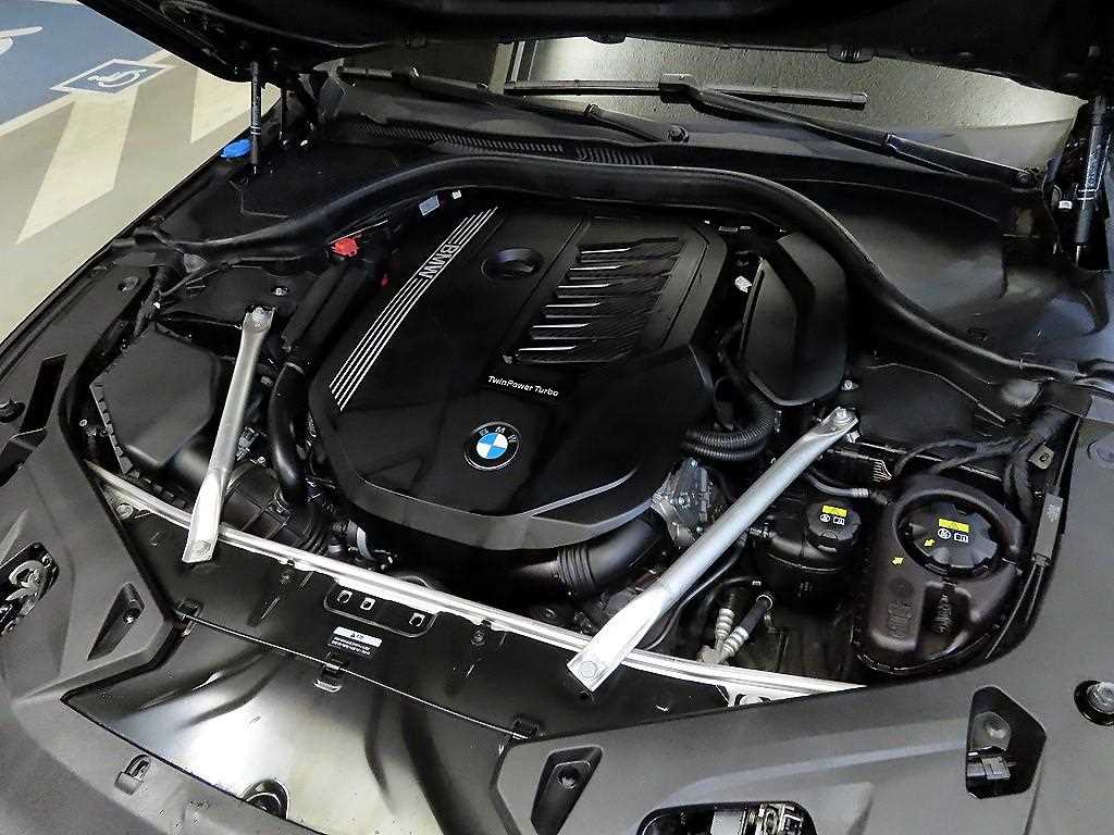 BMW 8-Series — photo 19