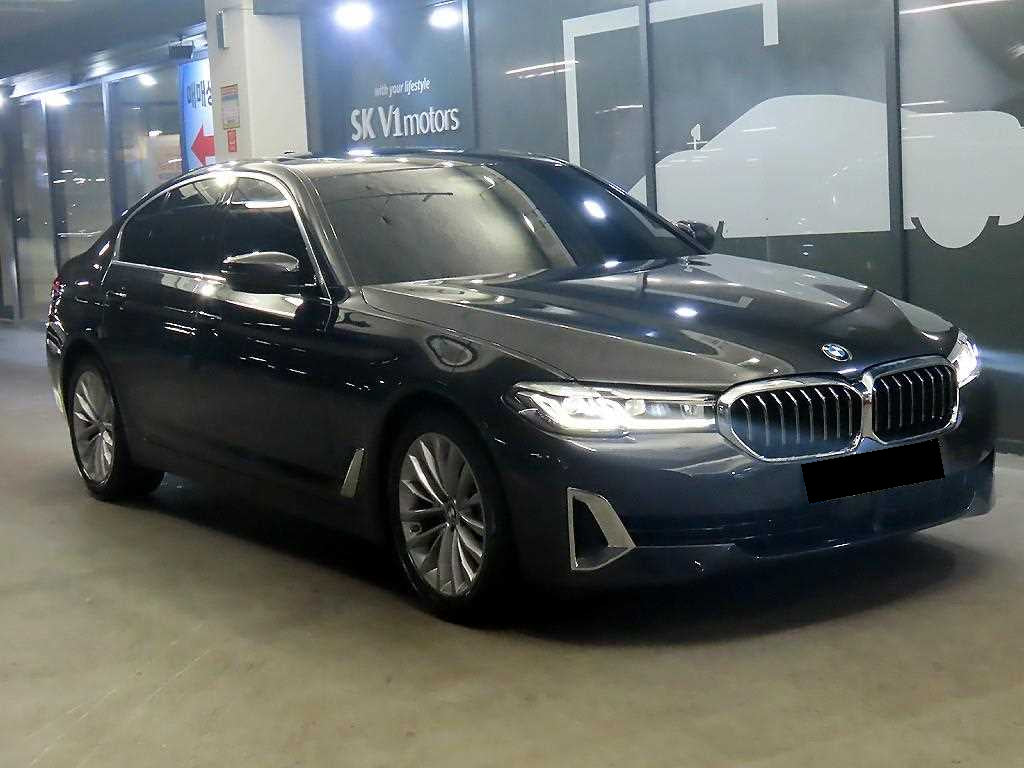 BMW 5-Series — photo 01