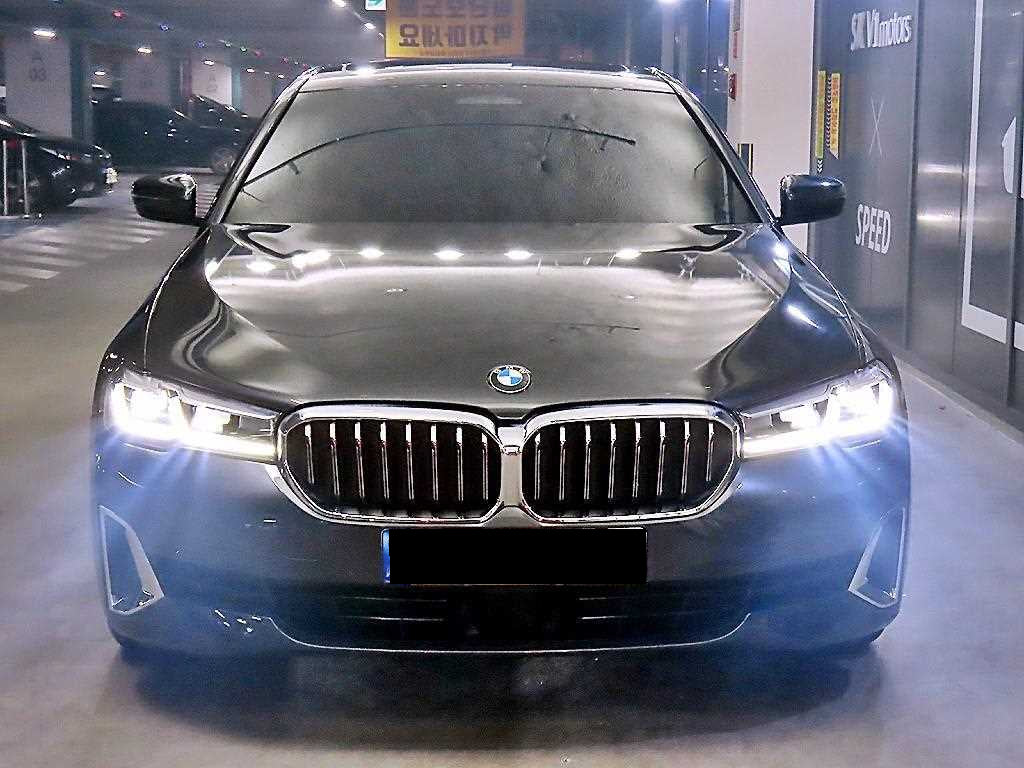 BMW 5-Series — photo 02