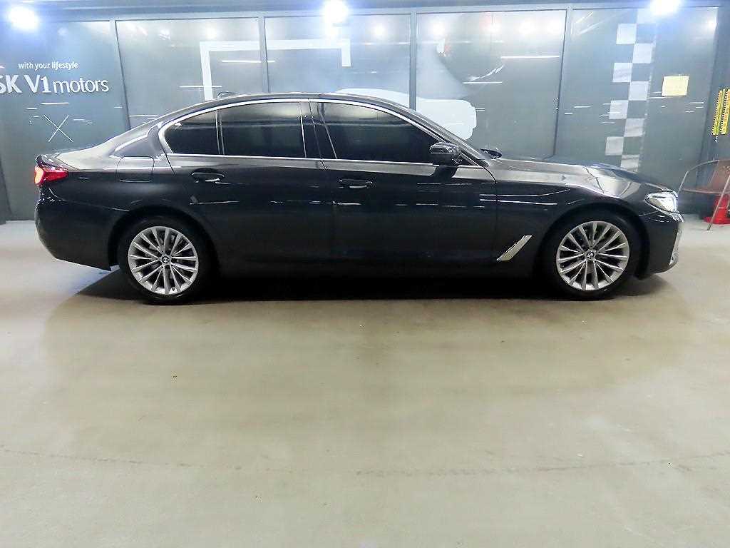 BMW 5-Series — photo 03