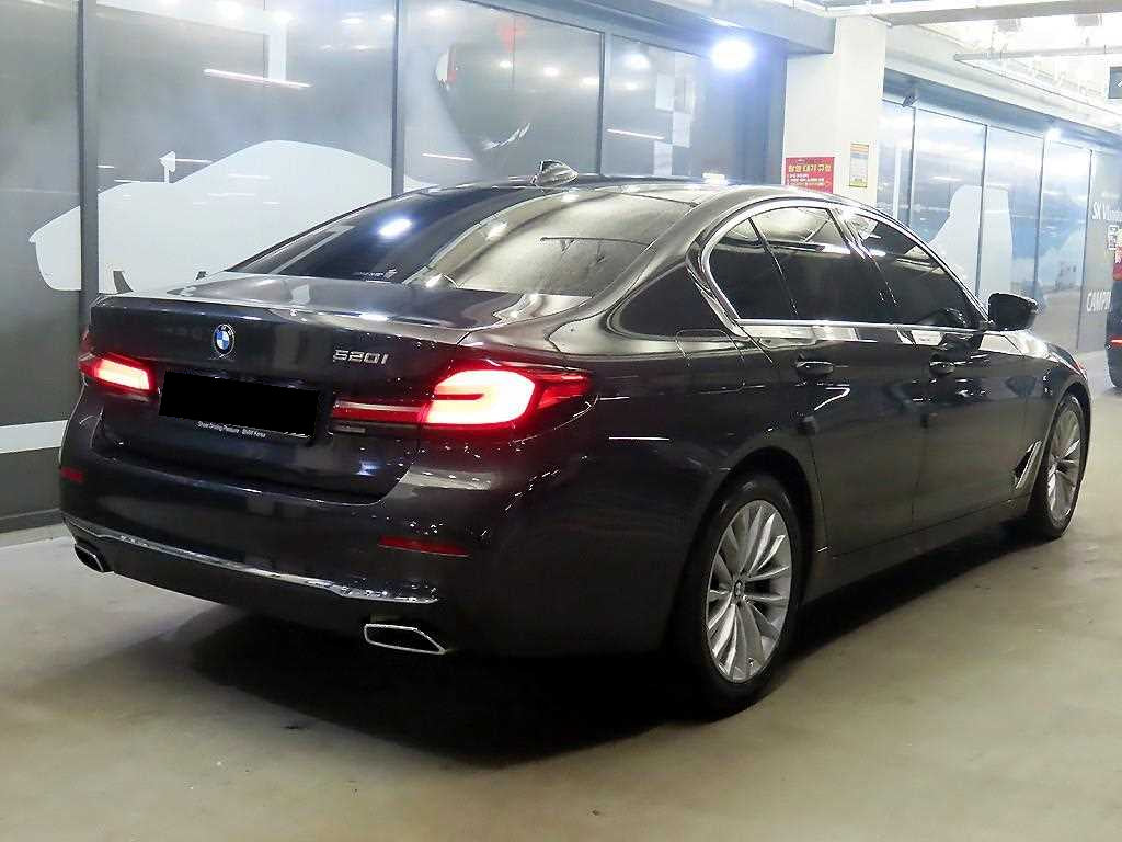 BMW 5-Series — photo 04