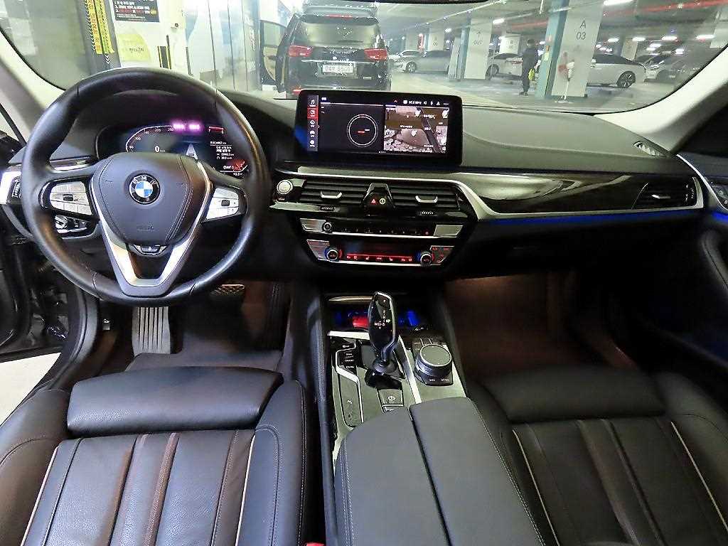 BMW 5-Series — photo 10