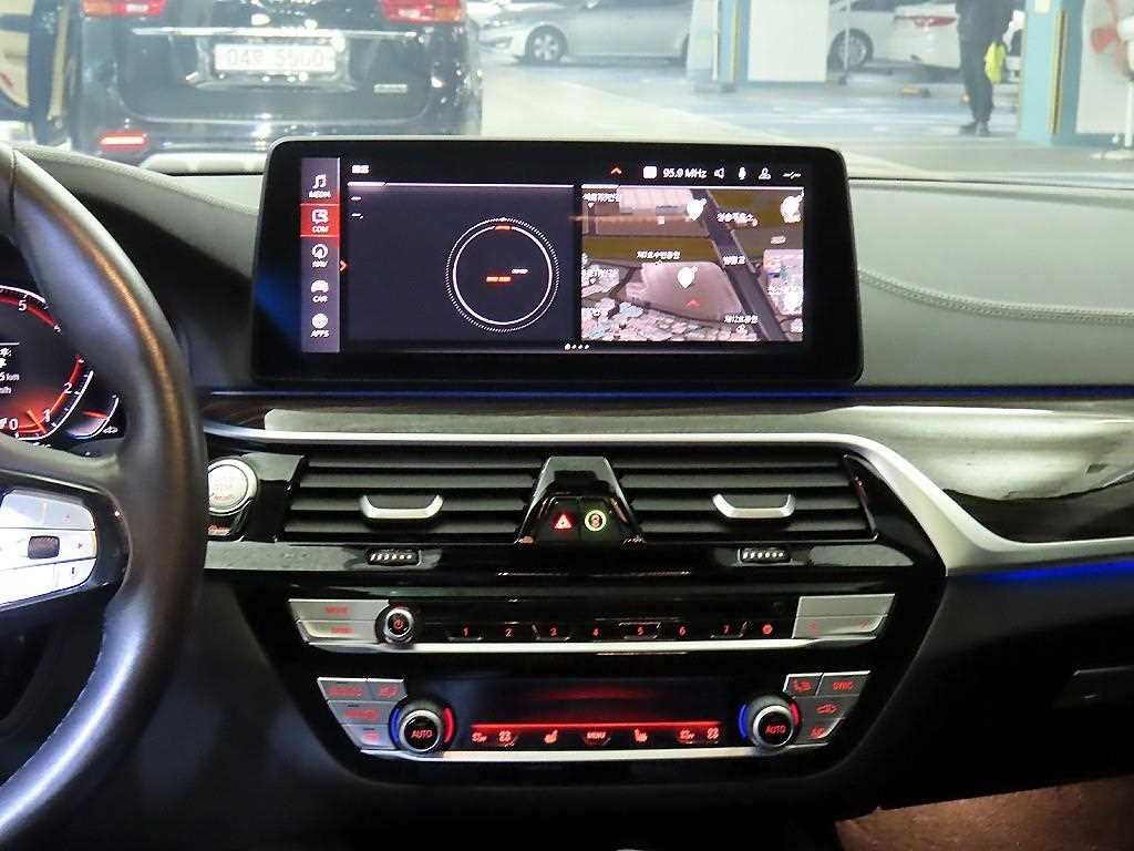 BMW 5-Series — photo 11