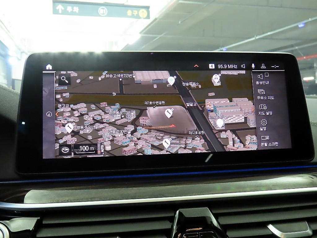 BMW 5-Series — photo 13