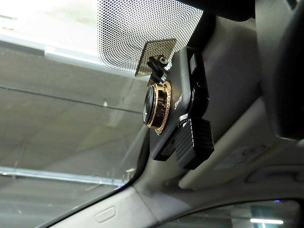 BMW 5-Series — photo 15