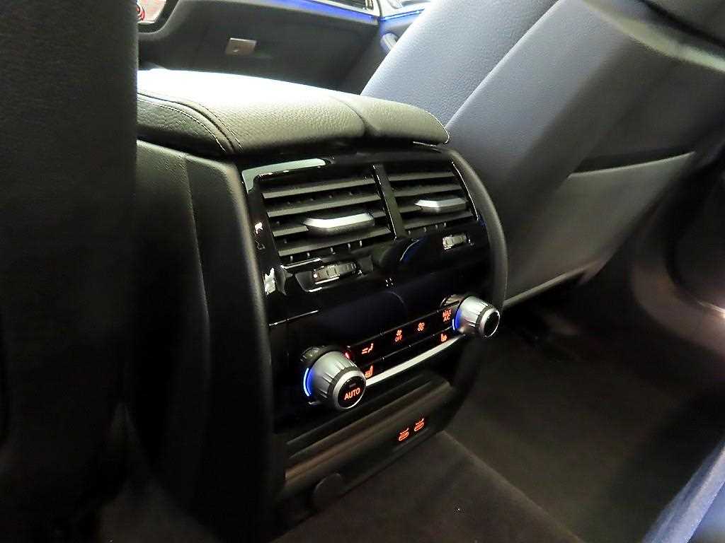 BMW 5-Series — photo 16