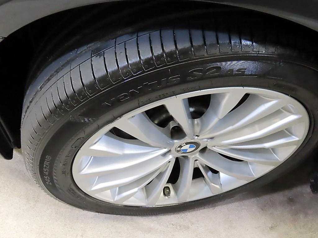 BMW 5-Series — photo 20