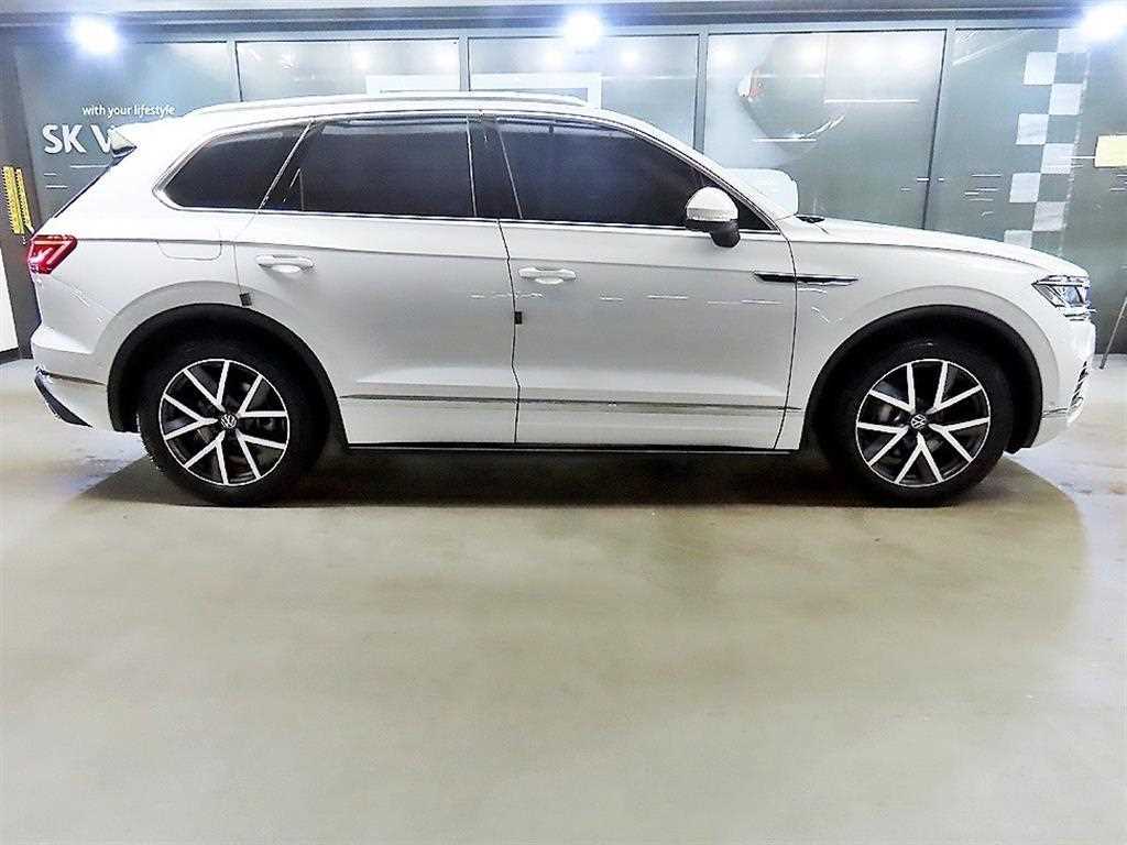 Volkswagen Touareg — photo 03