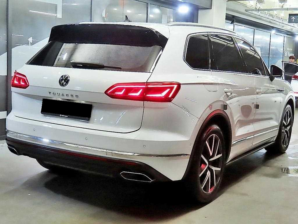 Volkswagen Touareg — photo 04