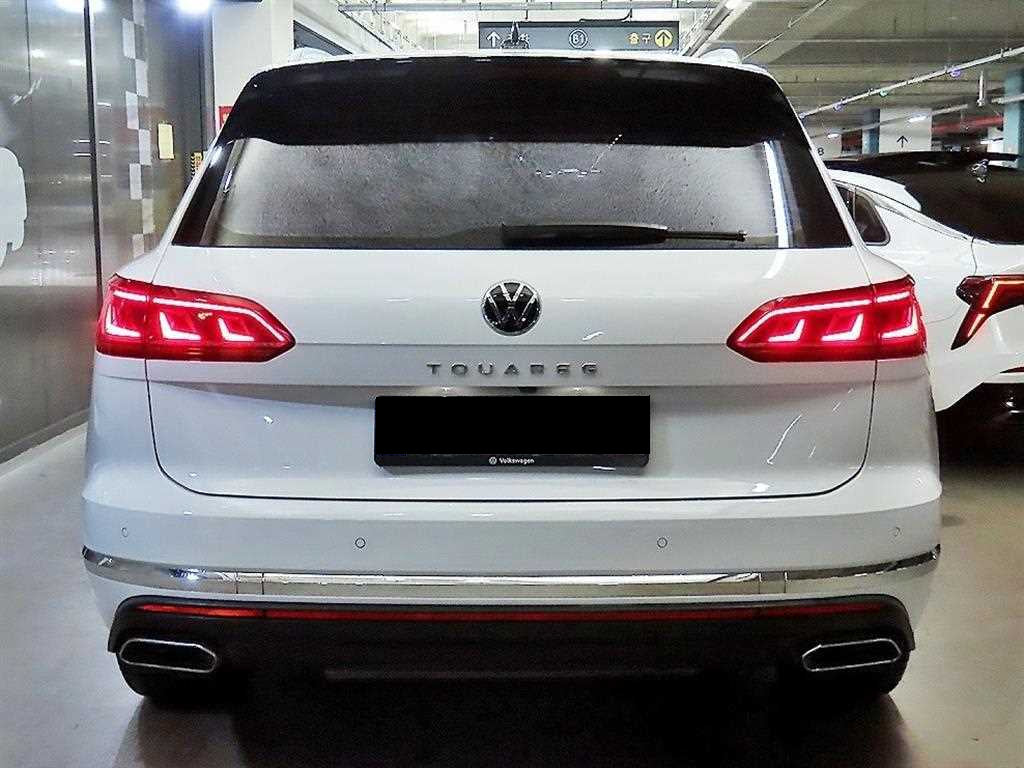 Volkswagen Touareg — photo 05