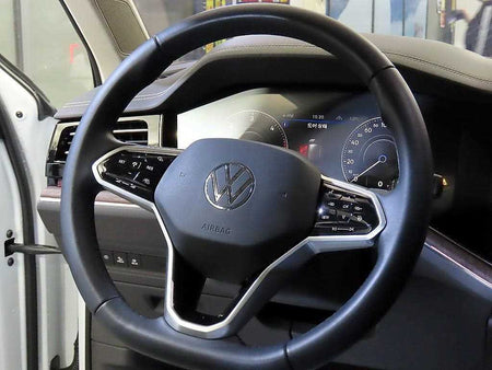 Volkswagen Touareg — photo 08