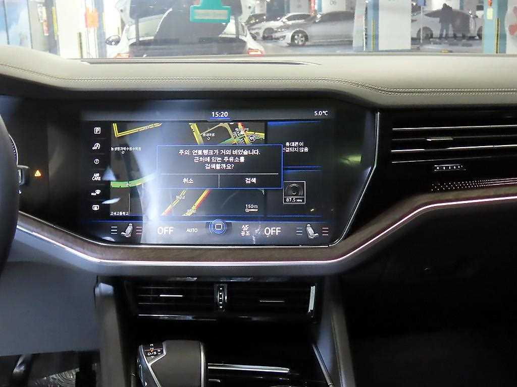 Volkswagen Touareg — photo 11