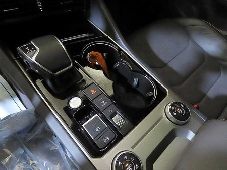 Volkswagen Touareg — photo 12