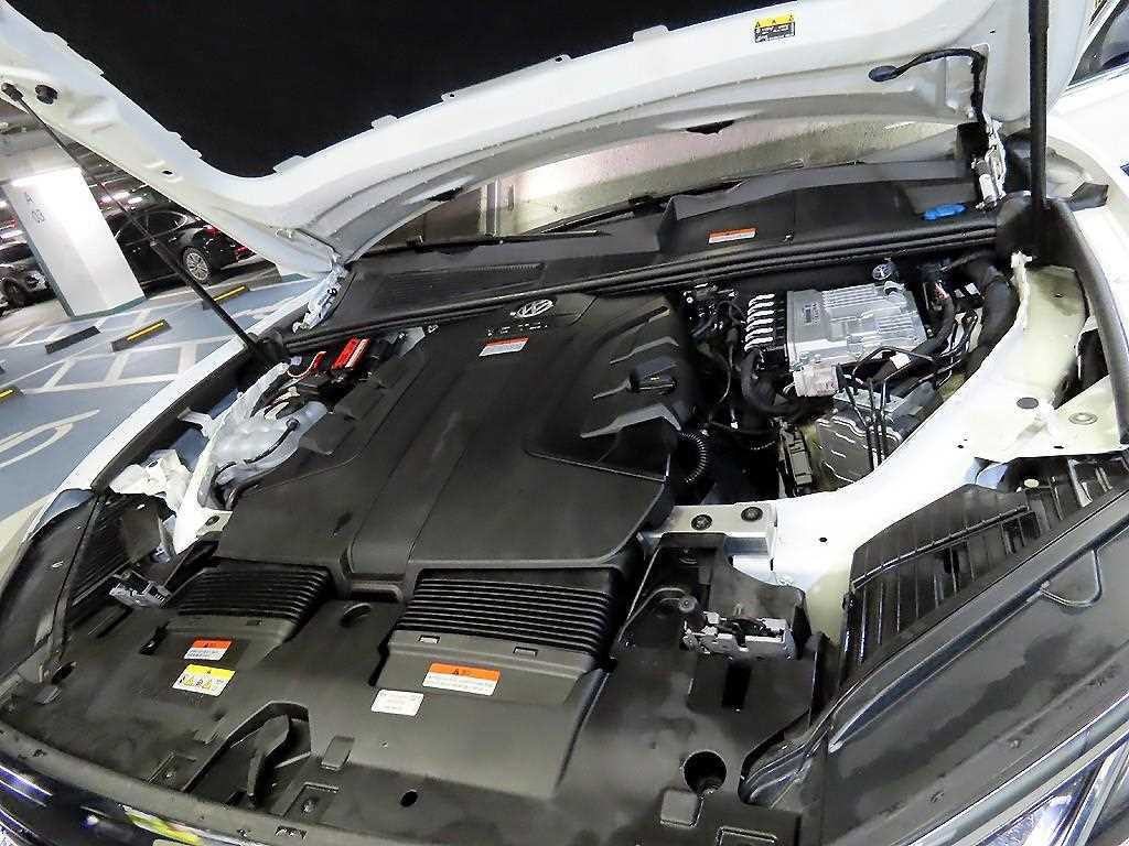 Volkswagen Touareg — photo 19
