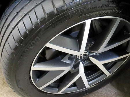 Volkswagen Touareg — photo 20