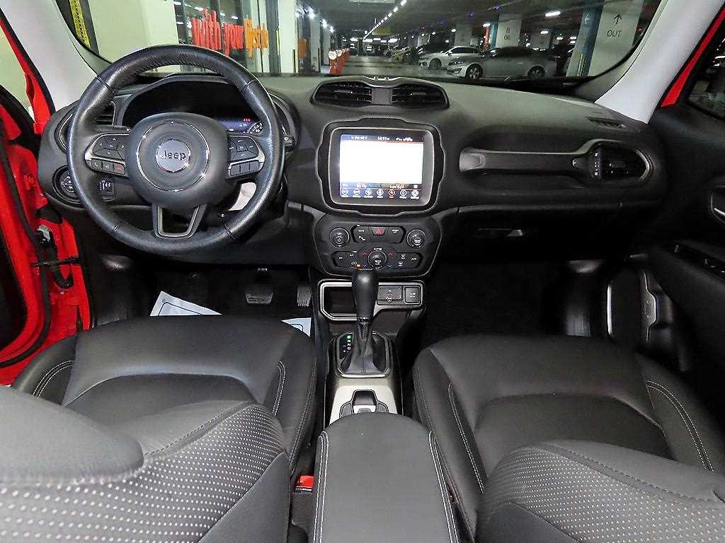 Jeep Renegade — photo 10