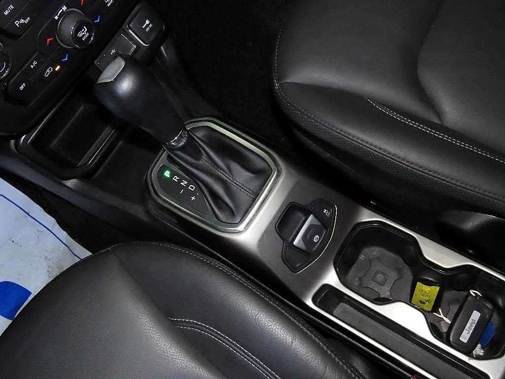 Jeep Renegade — photo 12