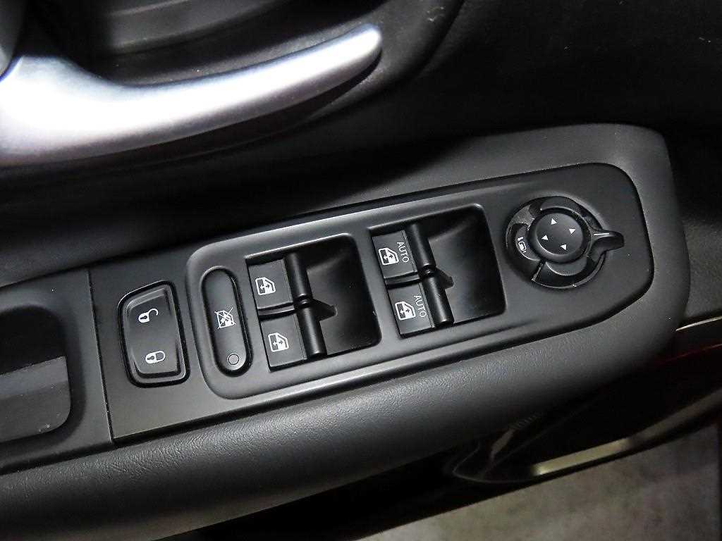 Jeep Renegade — photo 13