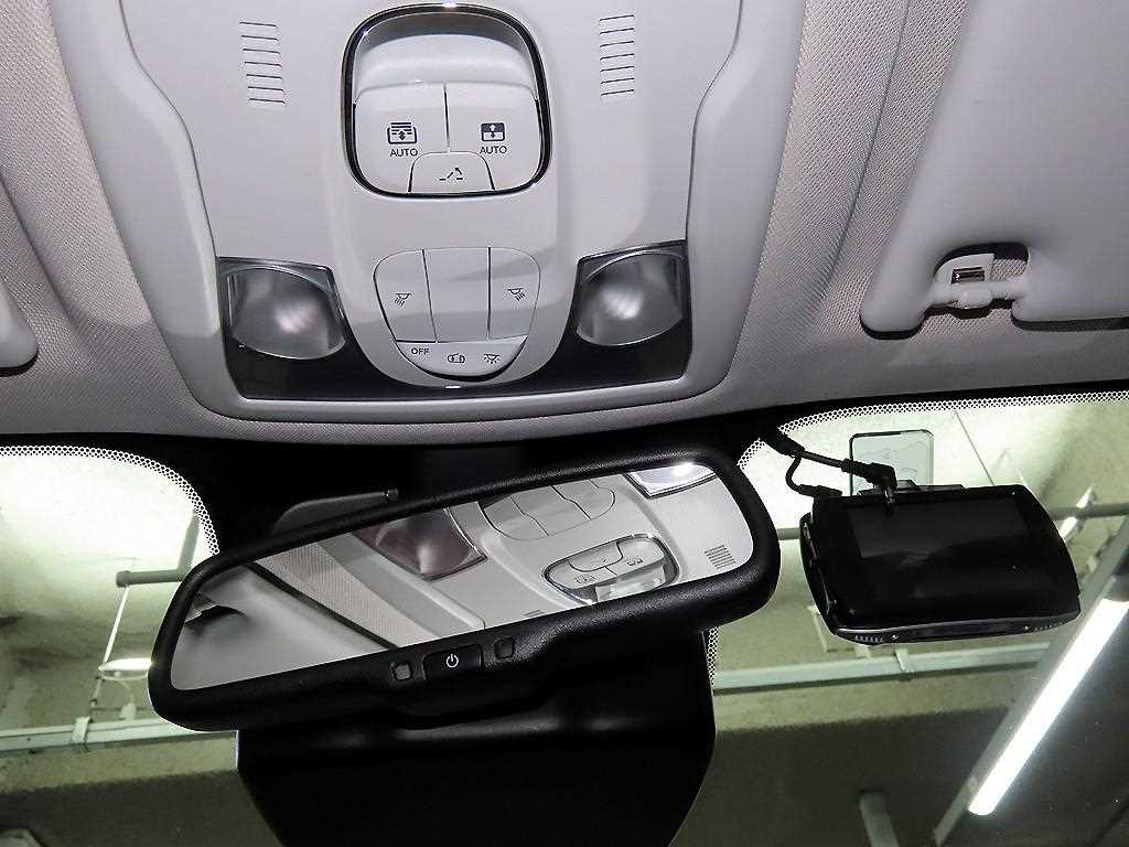 Jeep Renegade — photo 16