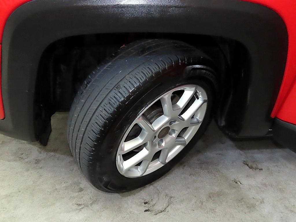 Jeep Renegade — photo 20