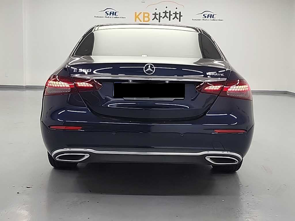Mercedes-Benz E-Class — photo 04