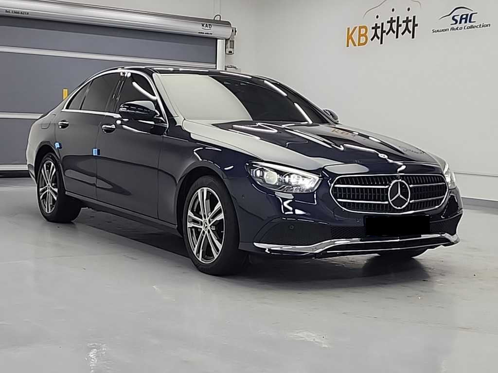 Mercedes-Benz E-Class — photo 05