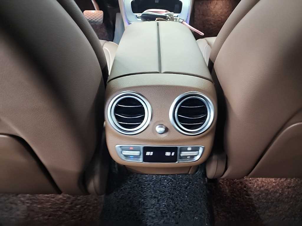 Mercedes-Benz E-Class — photo 13
