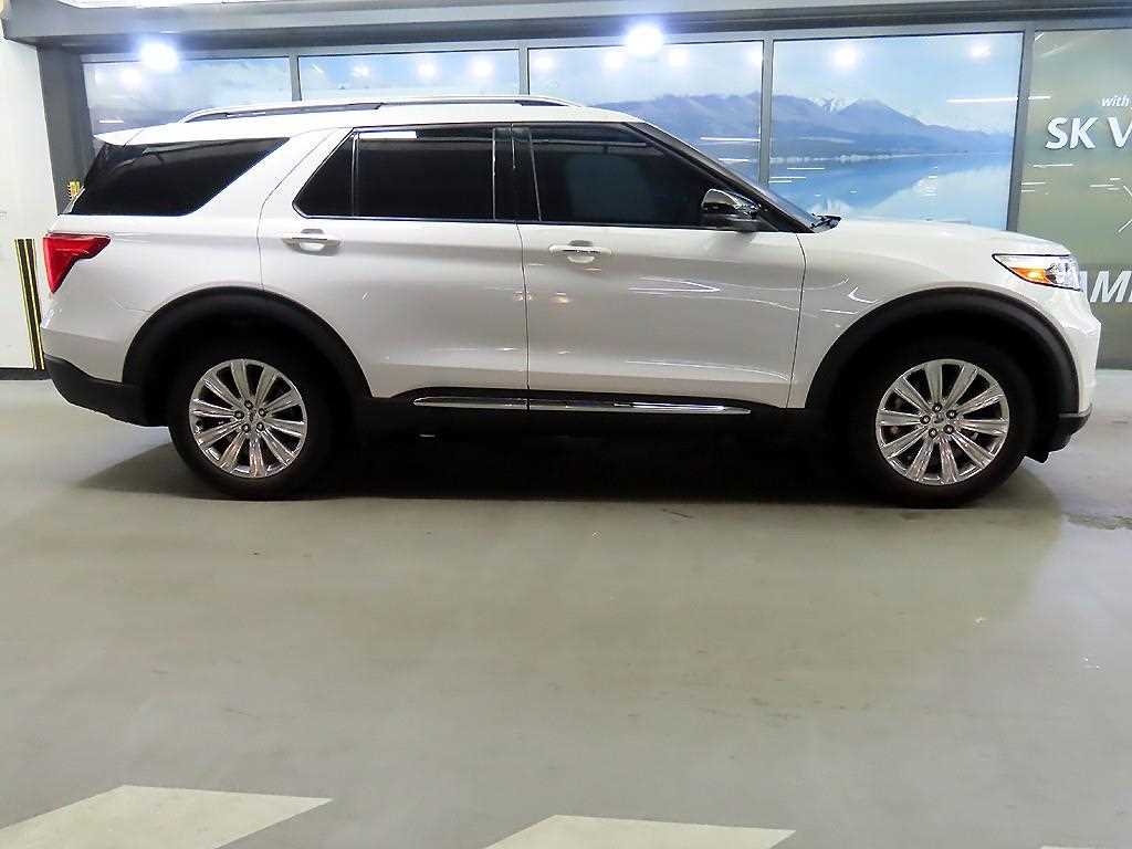 Ford Explorer — photo 03