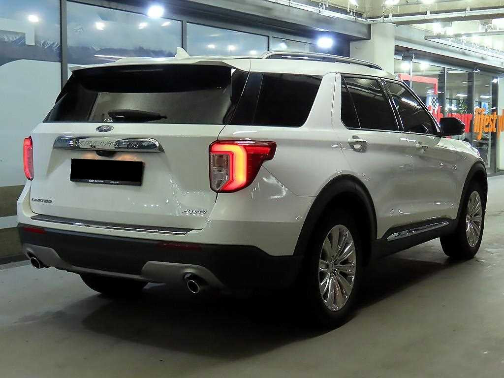 Ford Explorer — photo 04