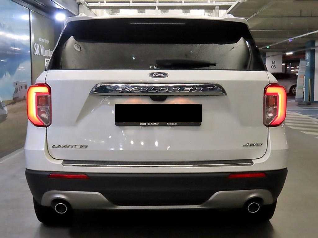 Ford Explorer — photo 05