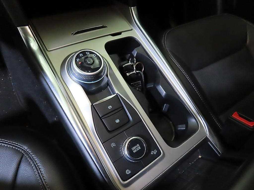 Ford Explorer — photo 12