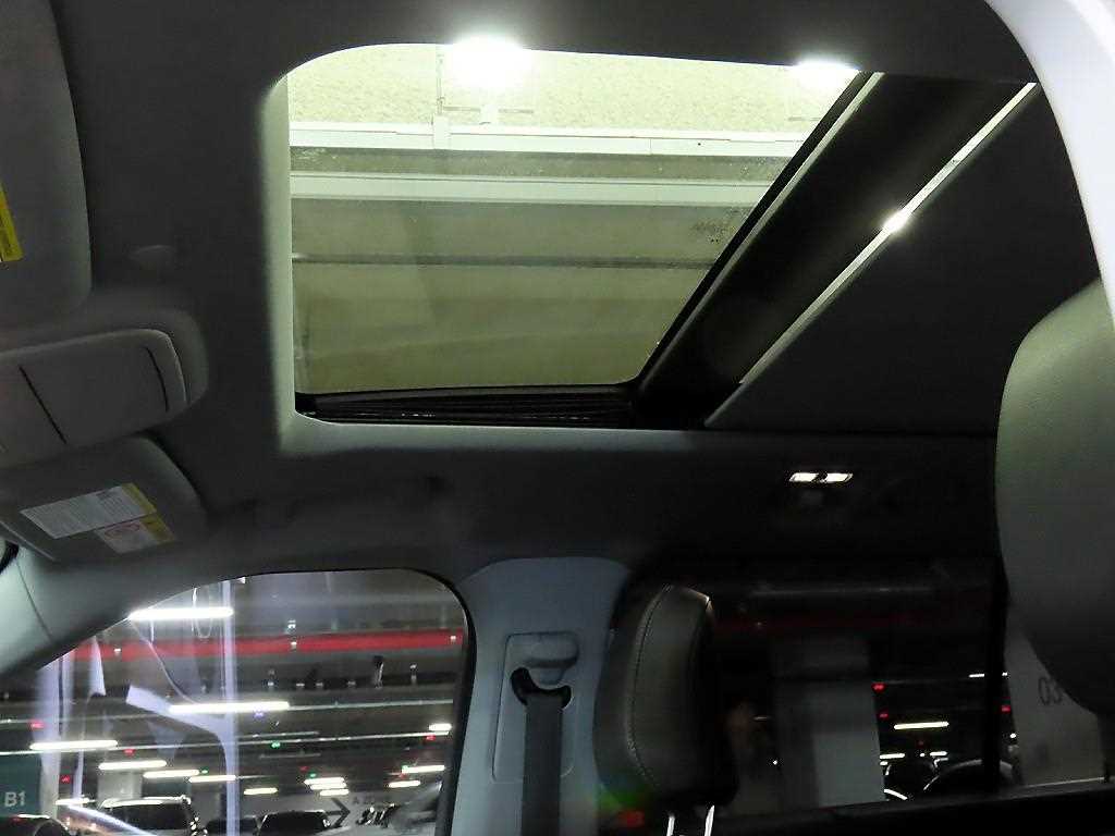 Ford Explorer — photo 16