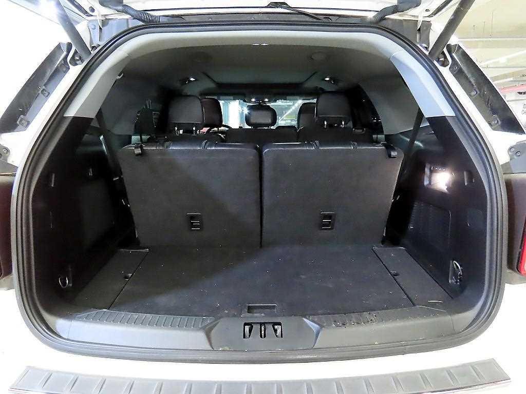 Ford Explorer — photo 17