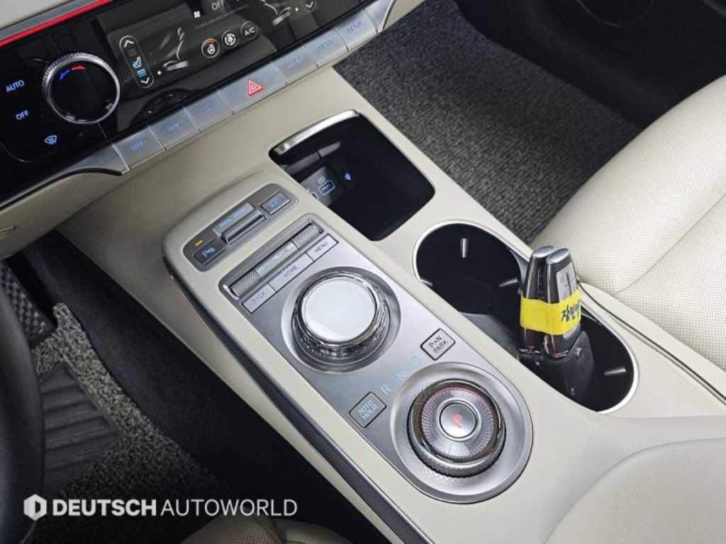 Genesis GV70 — photo 09