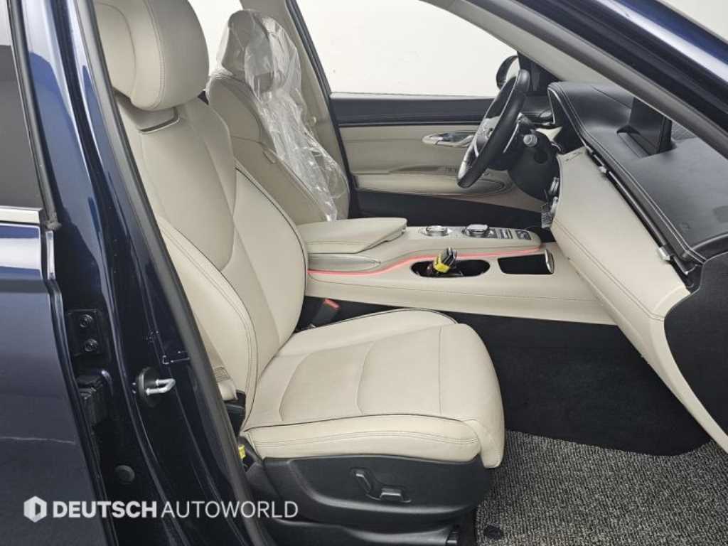 Genesis GV70 — photo 10