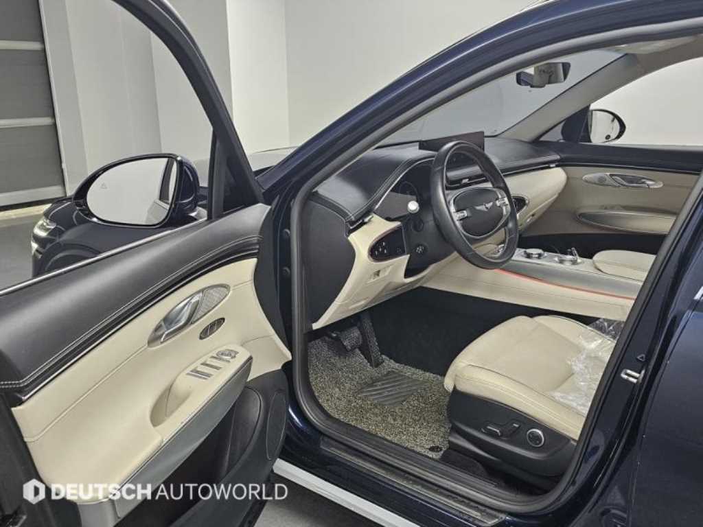 Genesis GV70 — photo 11