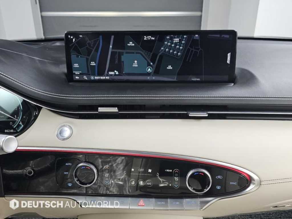 Genesis GV70 — photo 14