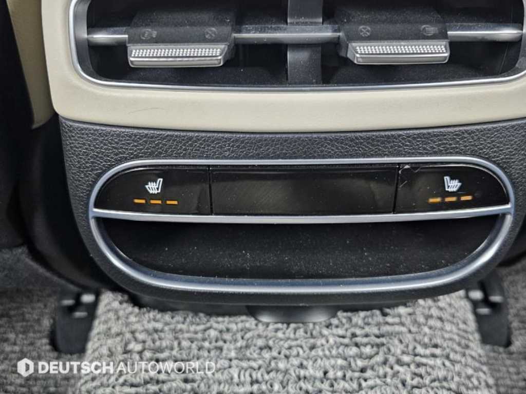 Genesis GV70 — photo 16