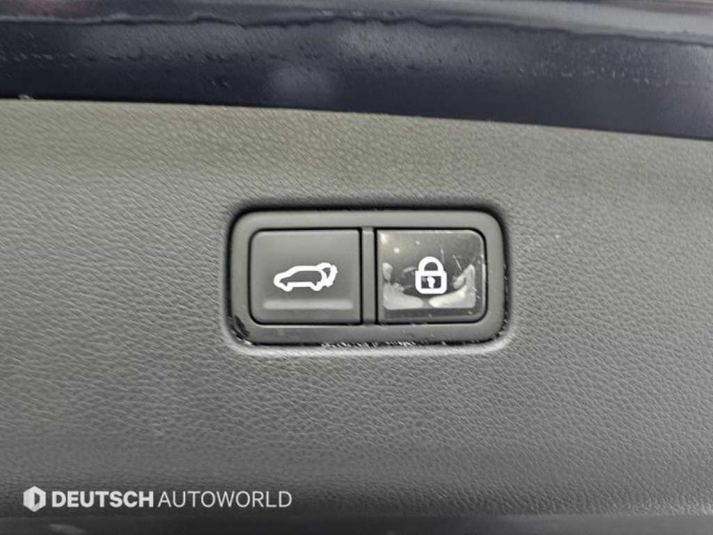 Genesis GV70 — photo 20