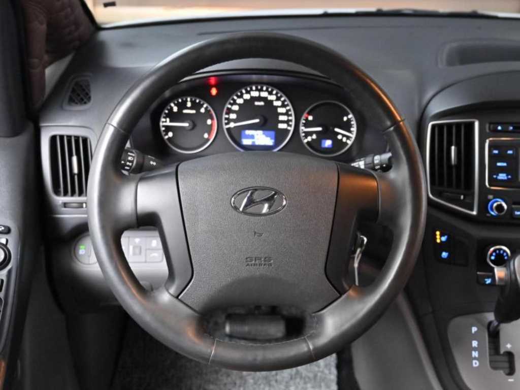 Hyundai Starex — photo 13