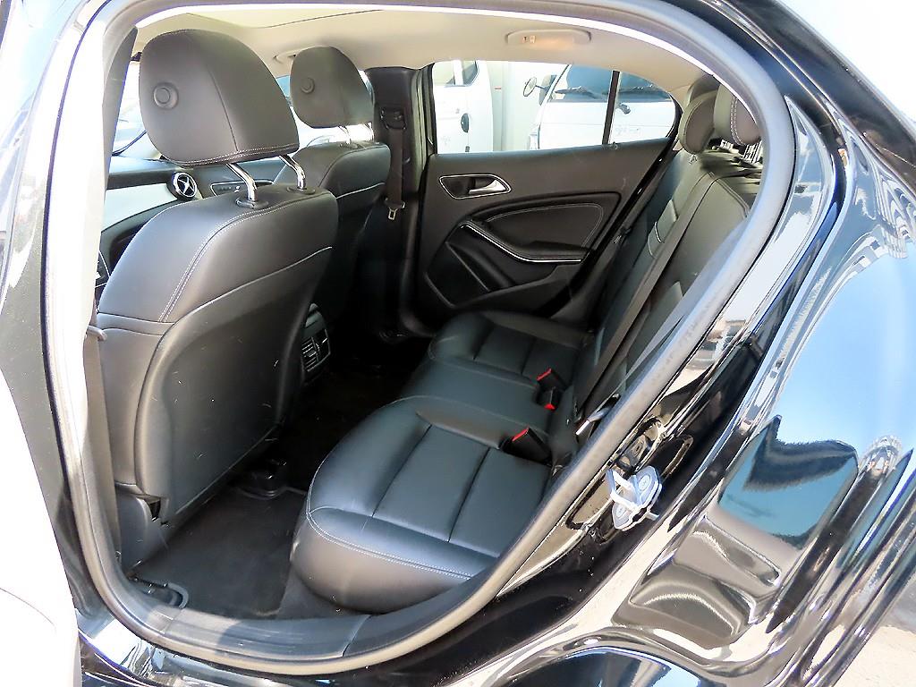 Mercedes-Benz GLA-Class — photo 06