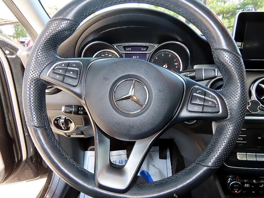 Mercedes-Benz GLA-Class — photo 08