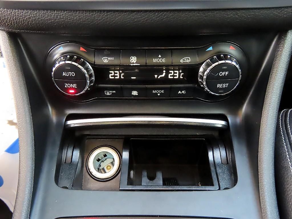 Mercedes-Benz GLA-Class — photo 12