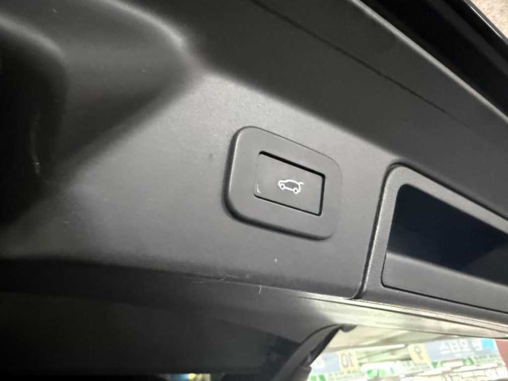 Land Rover Range Rover Velar — photo 07