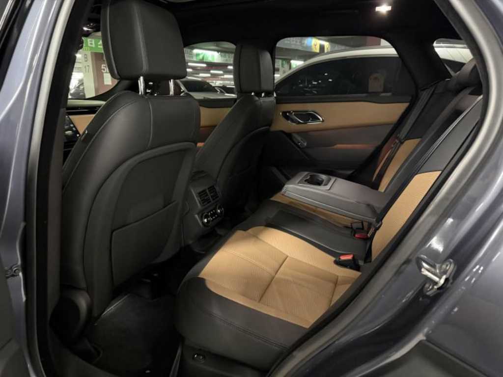 Land Rover Range Rover Velar — photo 11